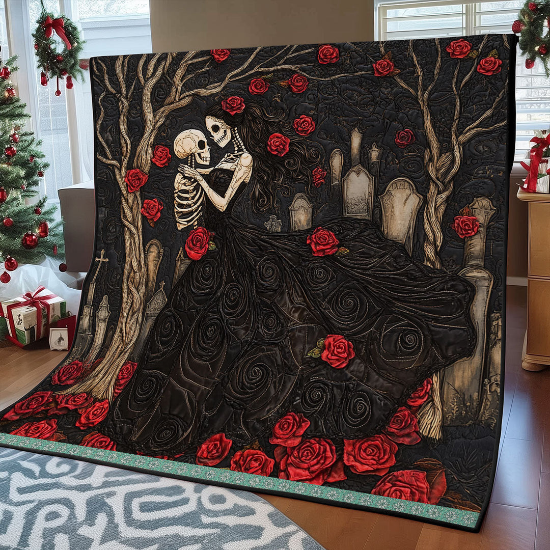 Gothic-Steppdecke mit Skelett und Rosen