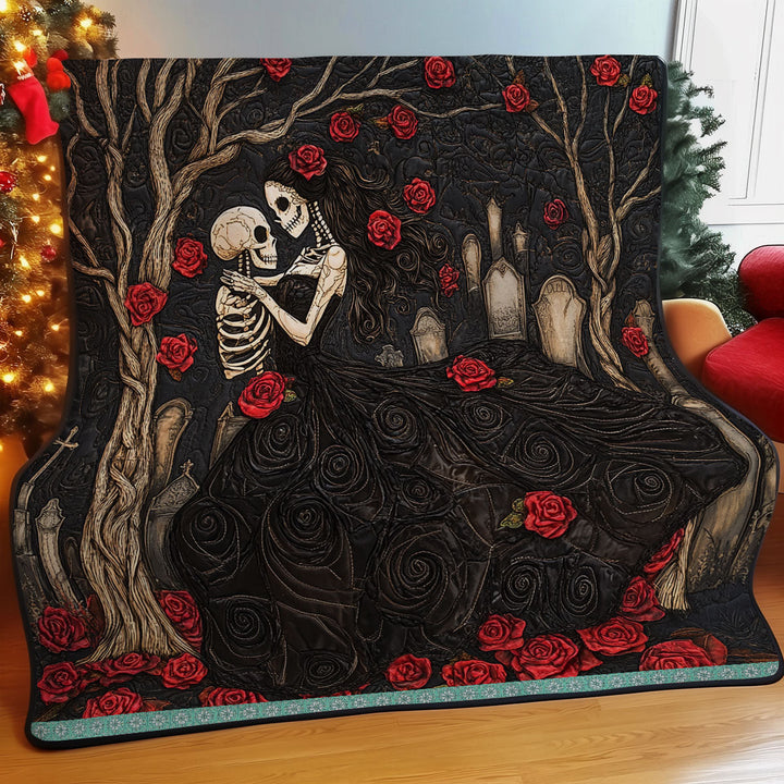 Gothic-Steppdecke mit Skelett und Rosen
