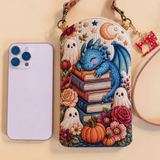 Schmale gesteppte Handy-Umhängetasche – Schläfriger blauer Drache auf einem Bücherstapel
