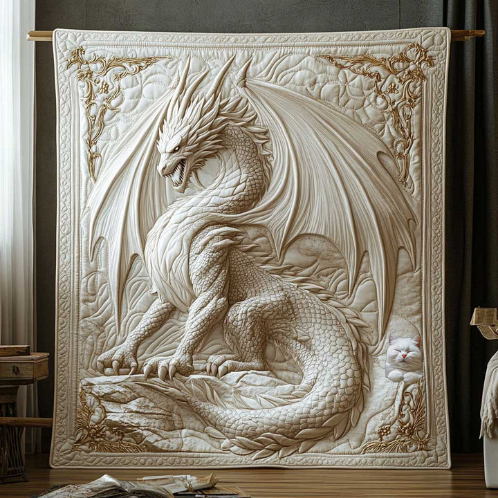 Steppdecke mit weißem Drachen in Relief