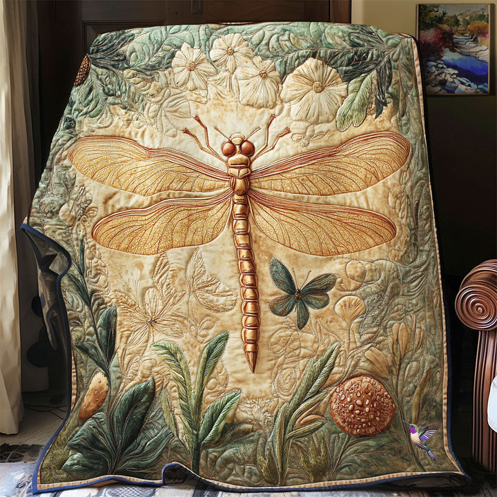Steppdecke mit goldener Libelle