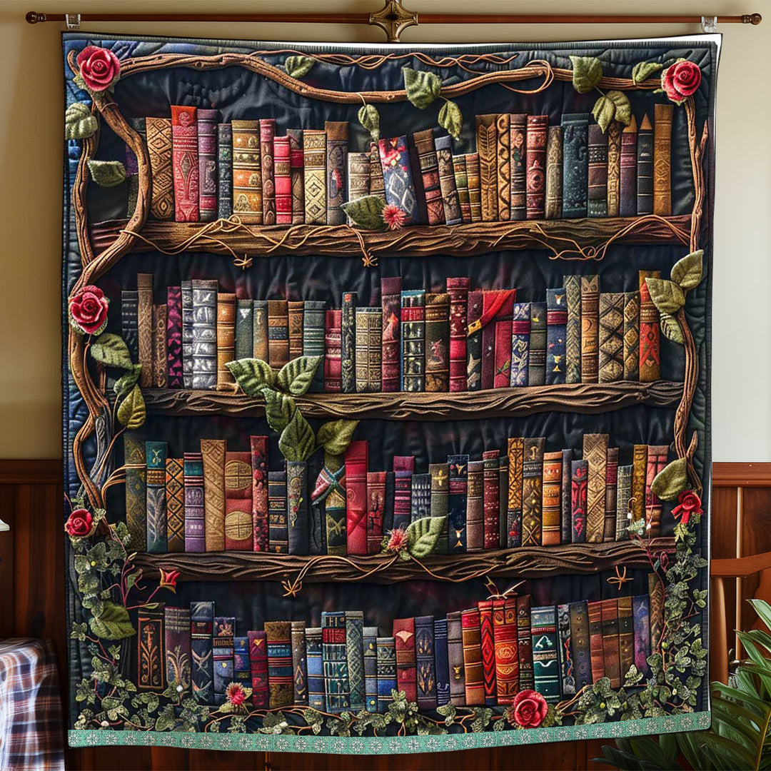 Steppdecke mit antikem Bücherregal und Rosen