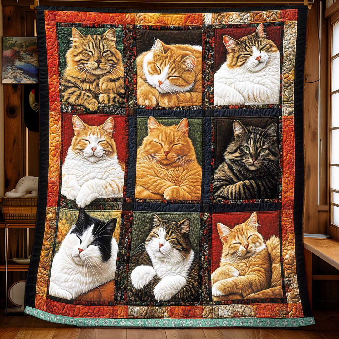 Patchwork-Steppdecke mit schlafenden Katzen auf Rot