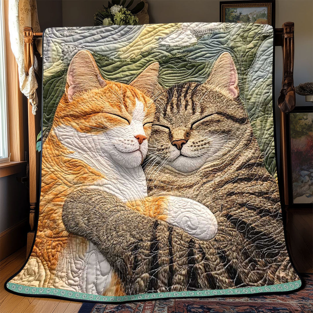 Steppdecke mit zwei schmusenden Katzen