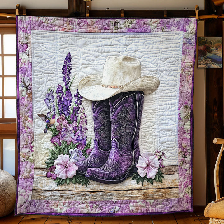 Steppdecke mit lila Cowboystiefeln