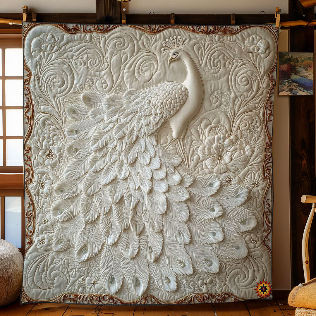 Steppdecke mit weißem Pfau