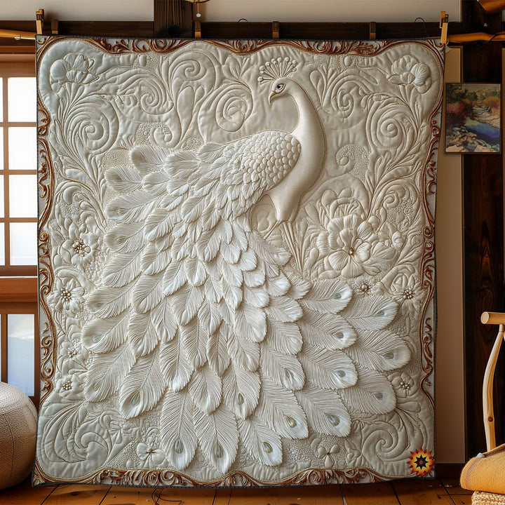 Steppdecke mit weißem Pfau