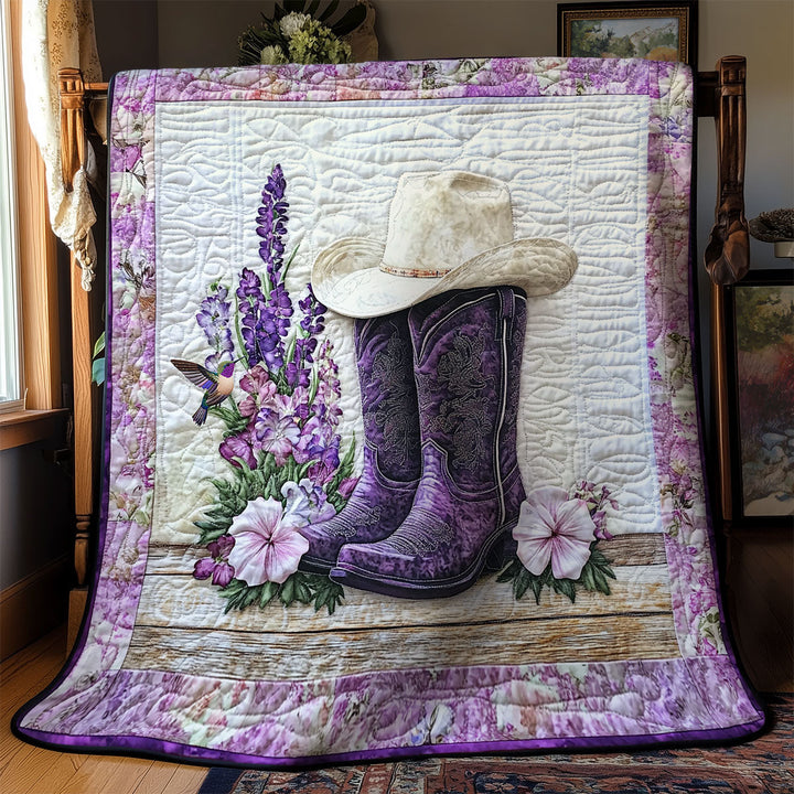 Steppdecke mit lila Cowboystiefeln