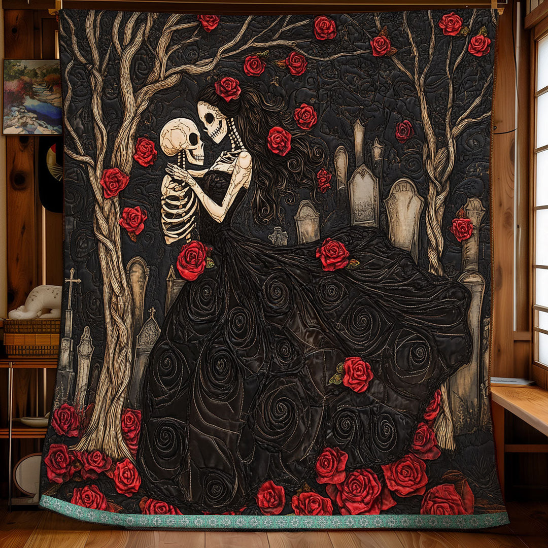 Gothic-Steppdecke mit Skelett und Rosen