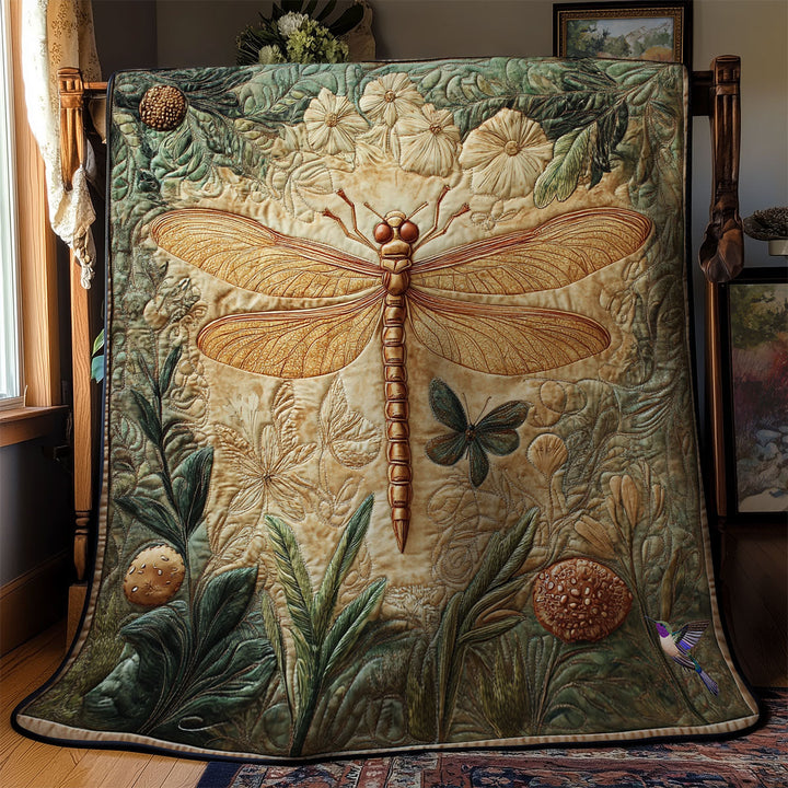 Steppdecke mit goldener Libelle