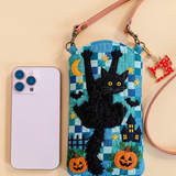 Schmale gesteppte Handy-Umhängetasche – Schwarze Katze im blauen Patchwork