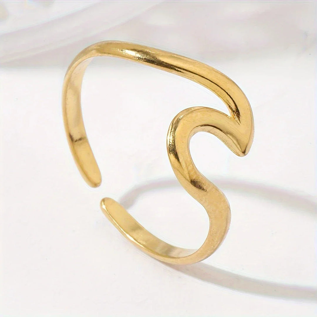 Goldring mit Wellenmuster