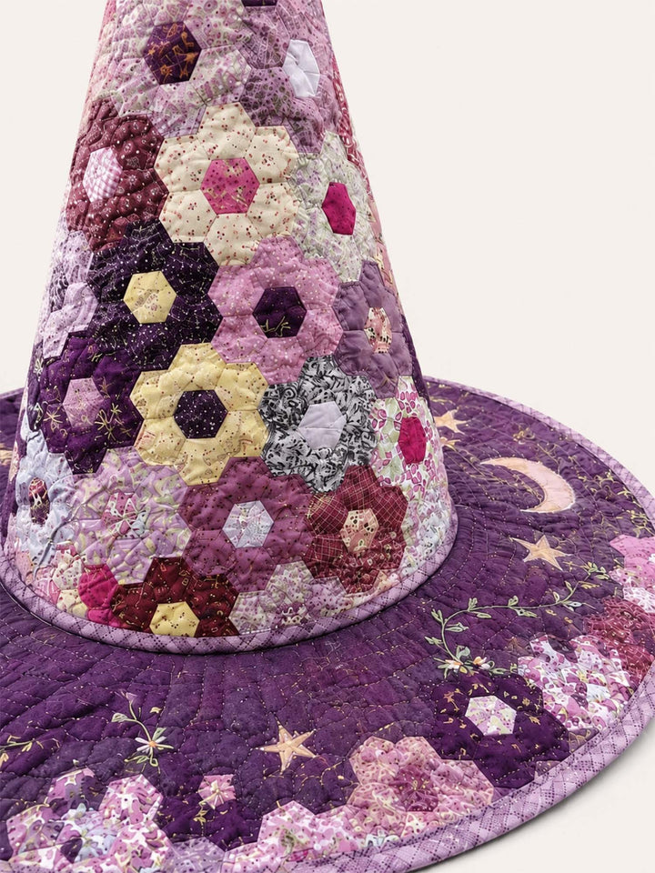 Handgefertigter gesteppter Hexenhut – Sechseck-Patchwork mit Sternenmotiven