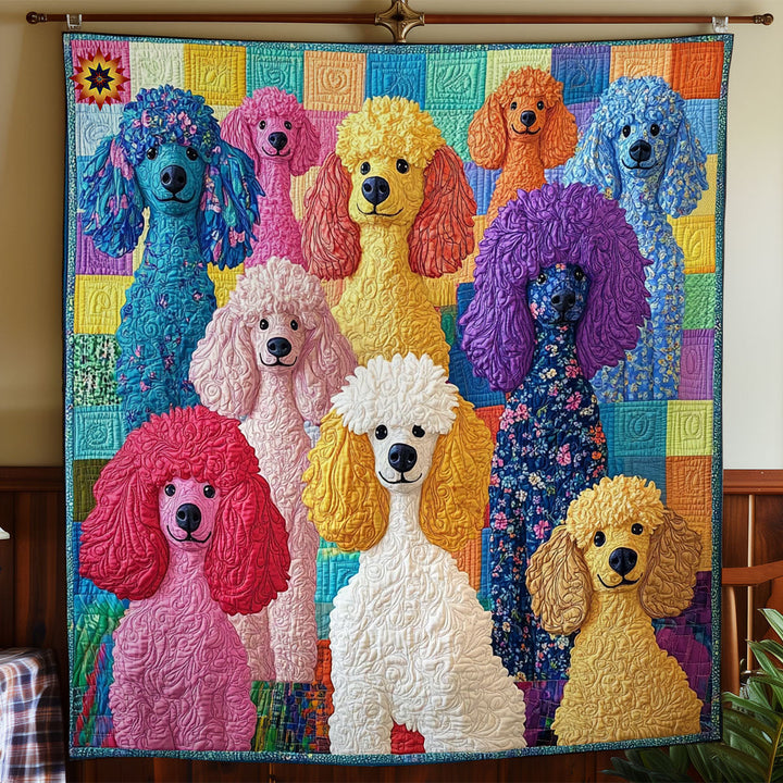 Steppdecke mit bunten Pudeln