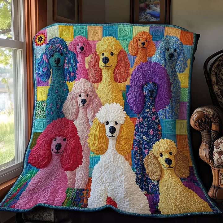 Steppdecke mit bunten Pudeln