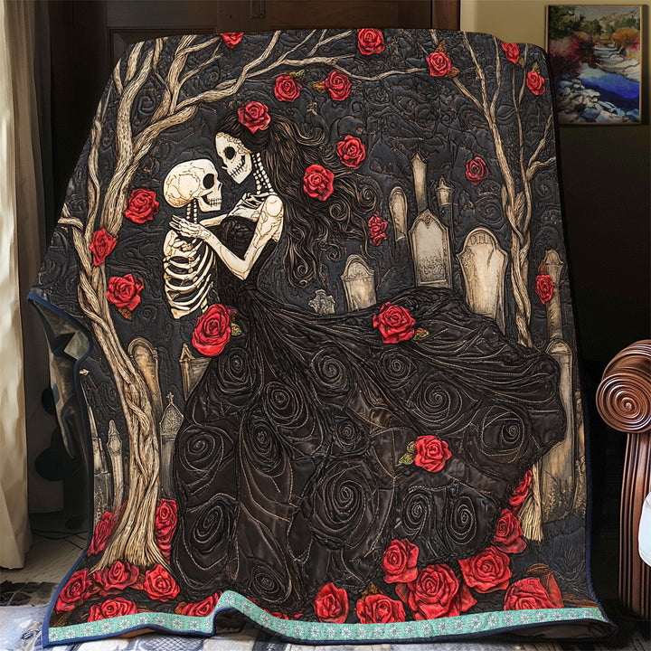 Gothic-Steppdecke mit Skelett und Rosen