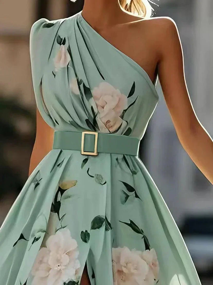 Amelie | Hellgrünes Maxikleid aus Chiffon mit floralem Muster und schulterfreien Design