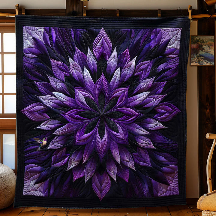 Steppdecke mit lila Blütenmandala