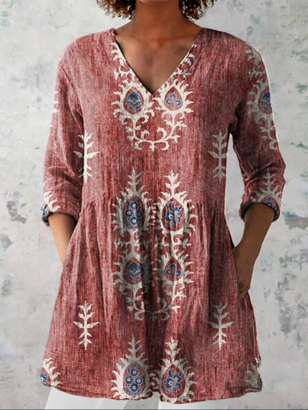 Frederike | Lange Bluse mit V-Ausschnitt" can be rewritten as: "Frederike | V-Ausschnitt Lange Bluse