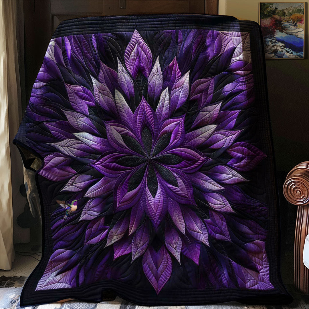 Steppdecke mit lila Blütenmandala