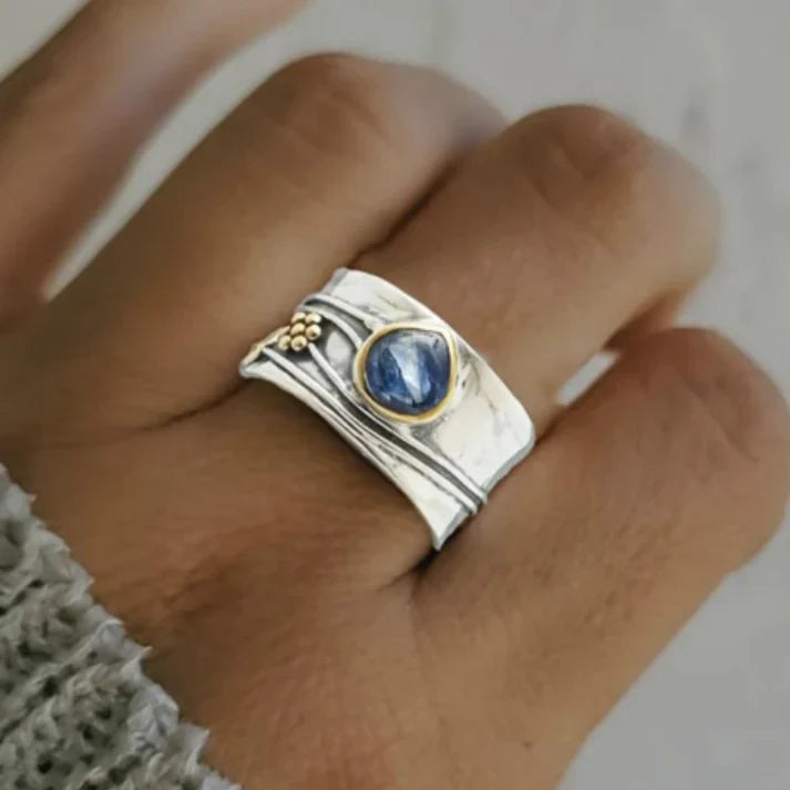 Silberring mit blauem Stein