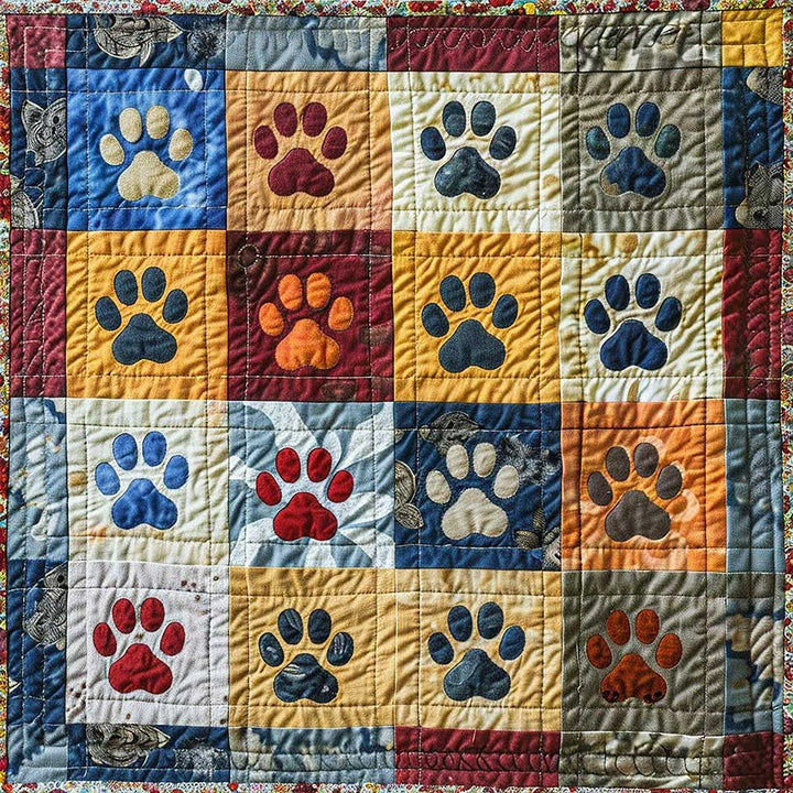Patchwork-Steppdecke mit Pfoten auf Blau und Gelb