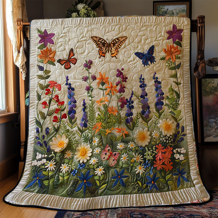 Steppdecke mit Blumenwiese und Schmetterlingen