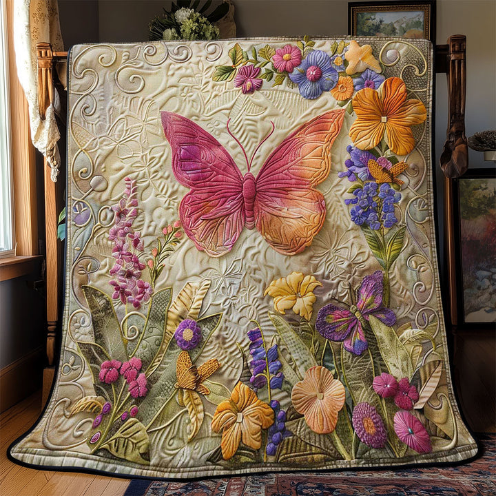 Steppdecke mit Schmetterling und Wiesenblumen