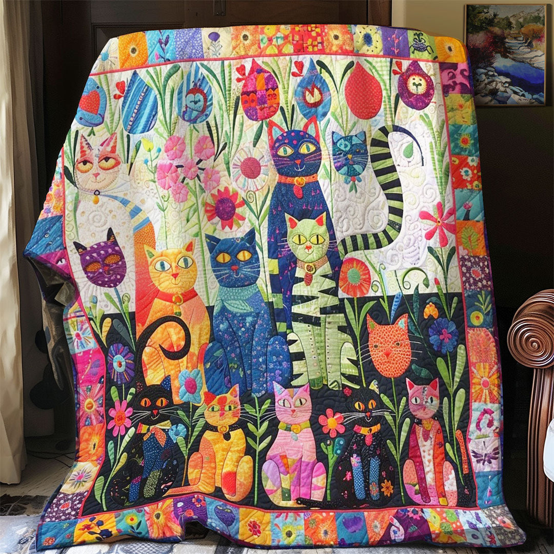 Steppdecke mit Katzen im Garten im Folk-Stil