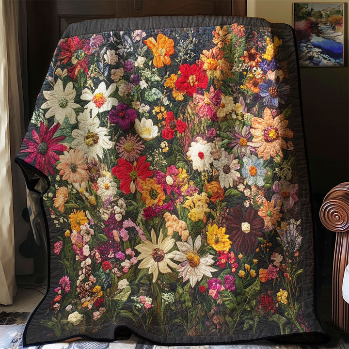 Steppdecke mit üppigem Blumenmeer