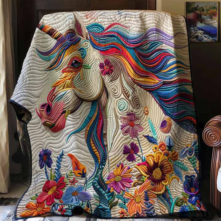 Steppdecke mit Einhorn und Regenbogenmähne