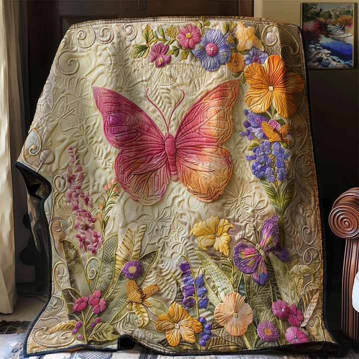 Steppdecke mit Schmetterling und Wiesenblumen