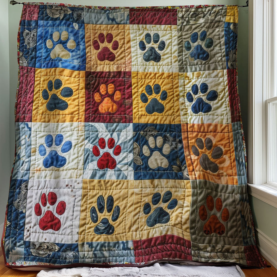 Patchwork-Steppdecke mit Pfoten auf Blau und Gelb