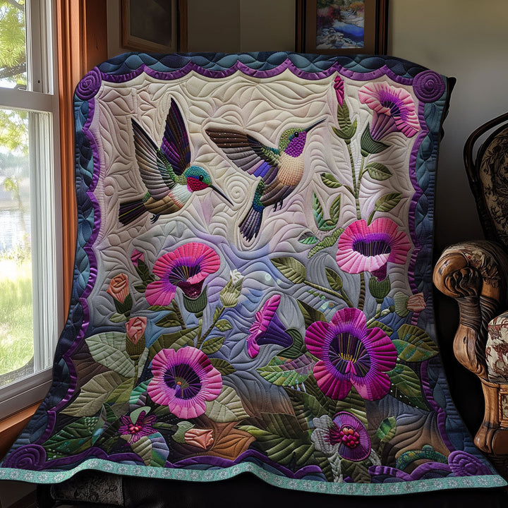 Steppdecke mit Kolibris und pinken Blüten