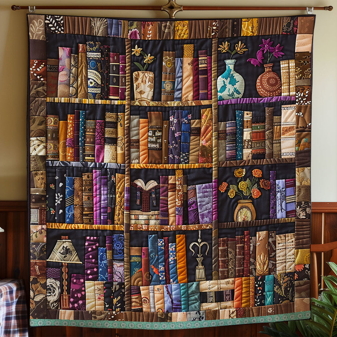 Steppdecke mit Bücherregal in dunklen Tönen