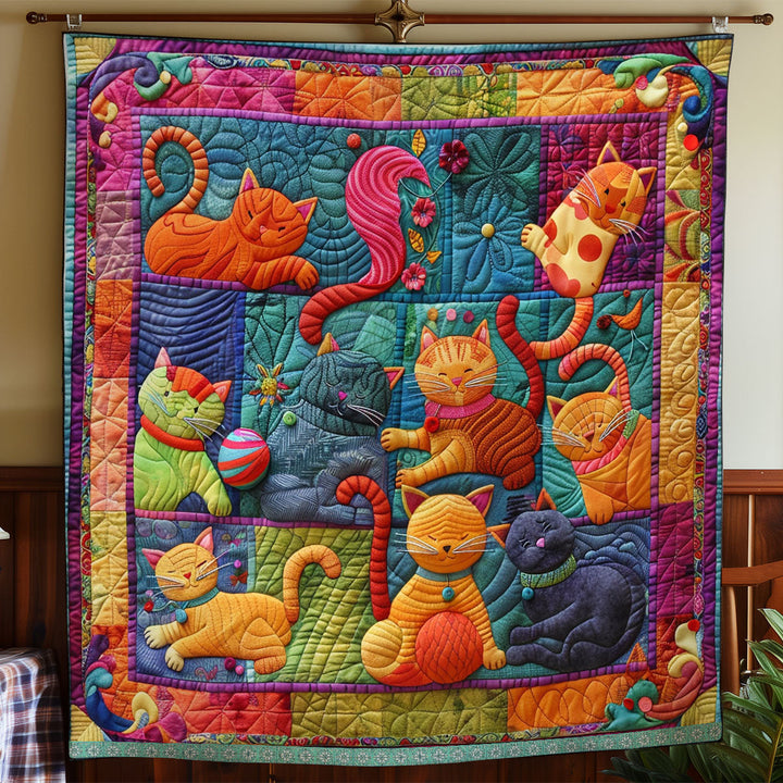 Patchwork-Steppdecke mit Katzen und Wollknäueln
