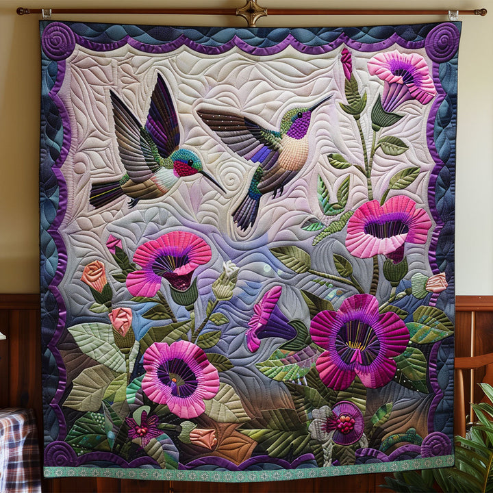 Steppdecke mit Kolibris und pinken Blüten