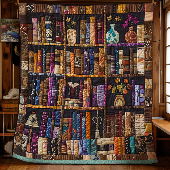 Steppdecke mit Bücherregal in dunklen Tönen
