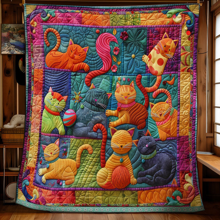 Patchwork-Steppdecke mit Katzen und Wollknäueln
