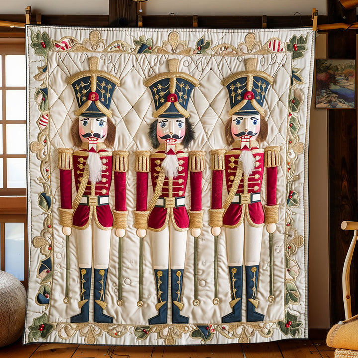 Weihnachts-Steppdecke mit drei Nussknackern auf Creme