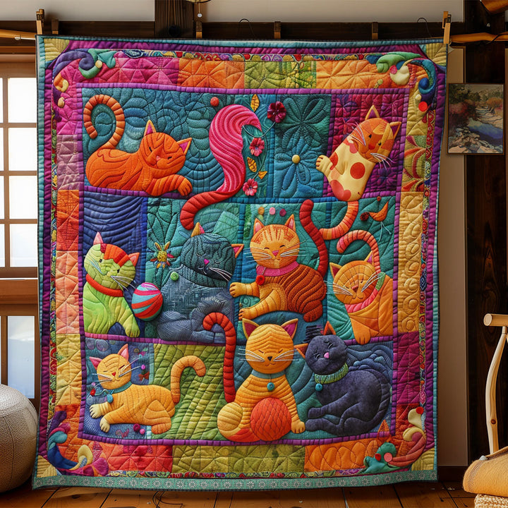 Patchwork-Steppdecke mit Katzen und Wollknäueln