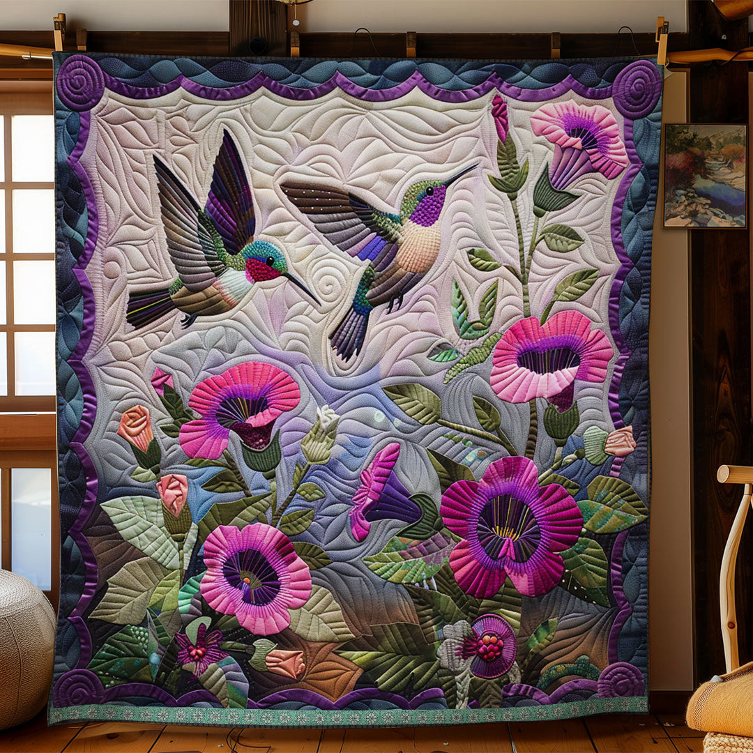 Steppdecke mit Kolibris und pinken Blüten