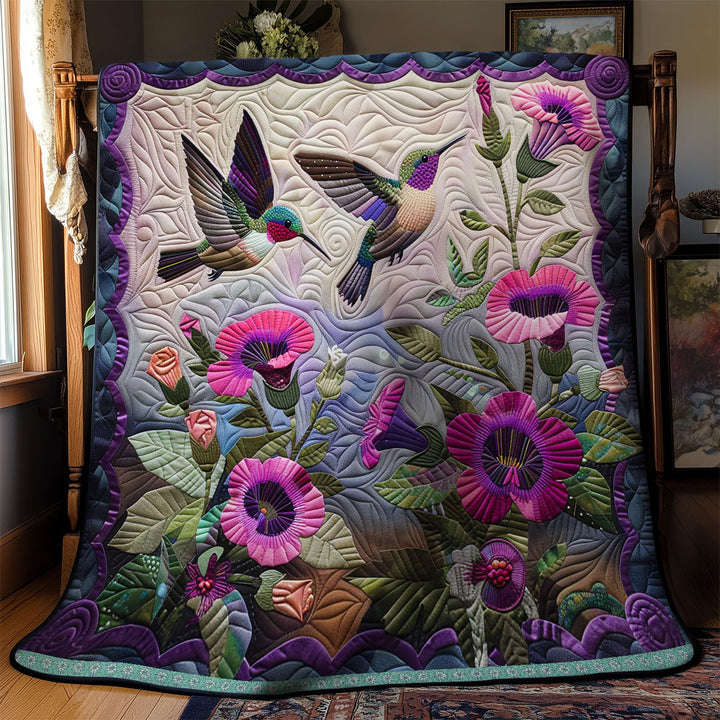 Steppdecke mit Kolibris und pinken Blüten