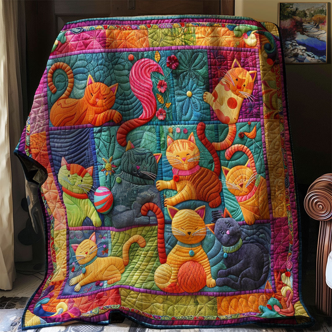 Patchwork-Steppdecke mit Katzen und Wollknäueln