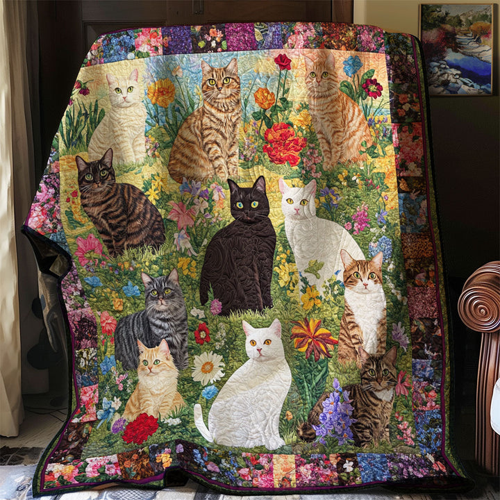 Steppdecke mit Katzen im Blumengarten