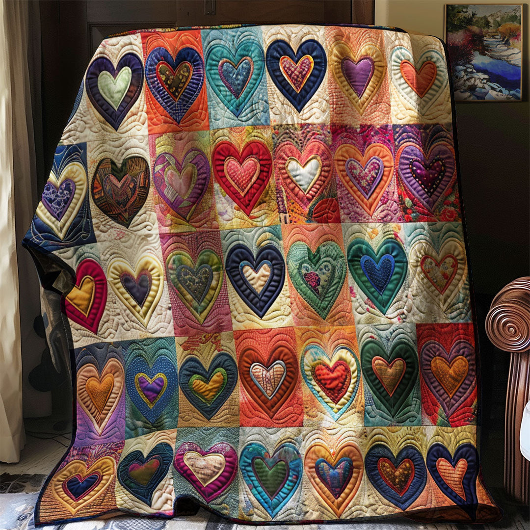 Patchwork-Steppdecke mit bunten Herzen