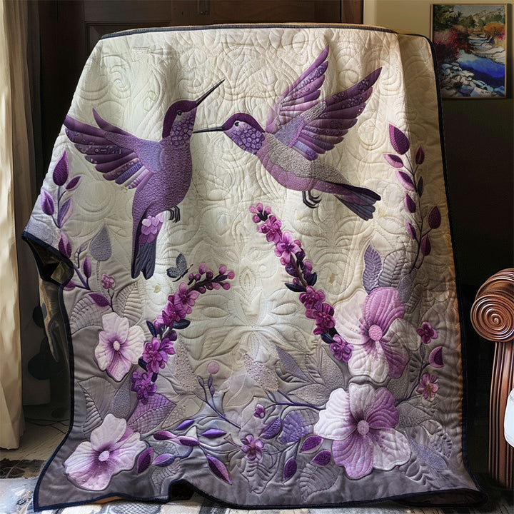Steppdecke mit lila Kolibris und Lavendel