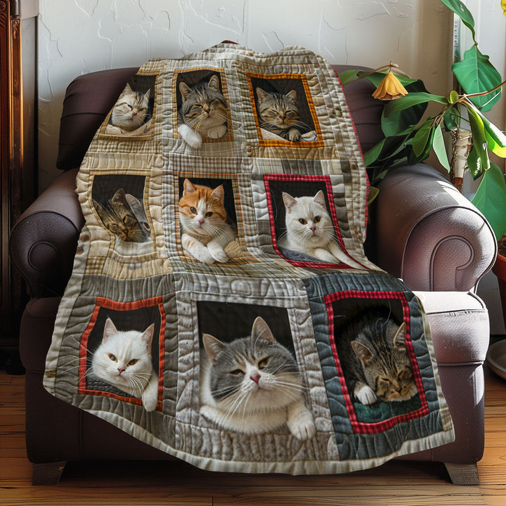 Steppdecke mit Katzen in Fenstern