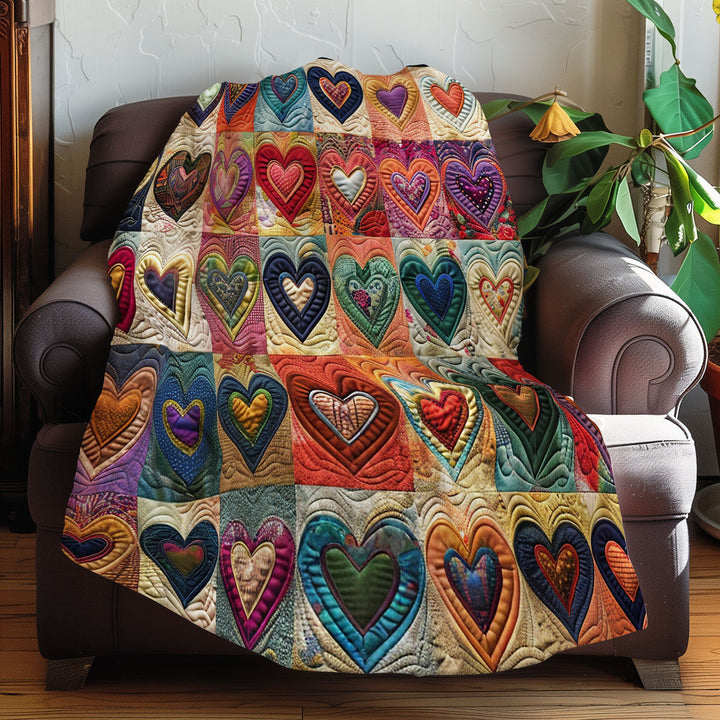 Patchwork-Steppdecke mit bunten Herzen
