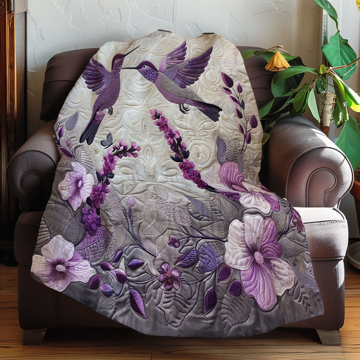 Steppdecke mit lila Kolibris und Lavendel
